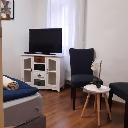 Varalja Apartman Tata Exteriér fotografie