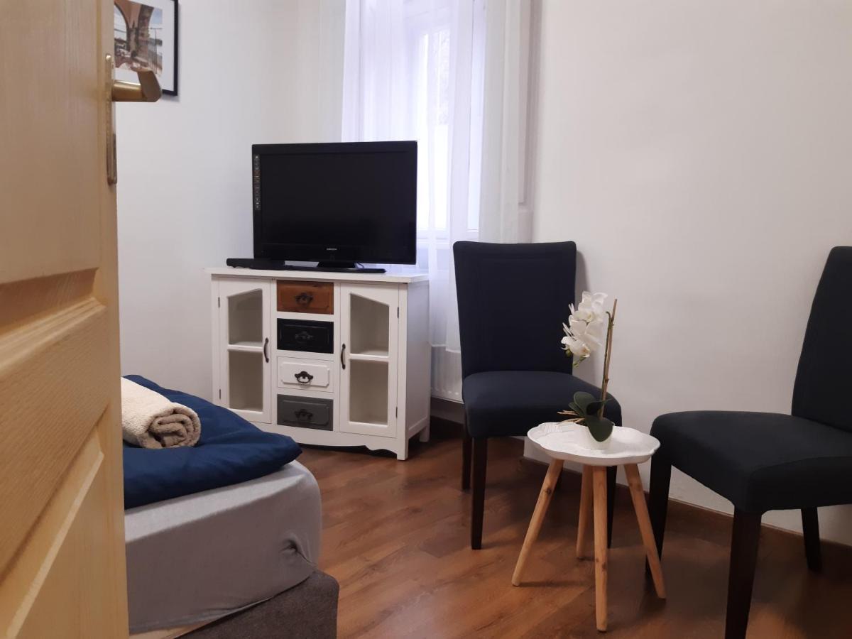 Varalja Apartman Tata Exteriér fotografie