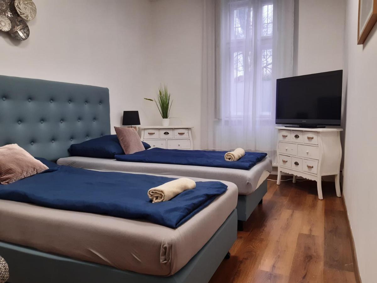 Varalja Apartman Tata Exteriér fotografie