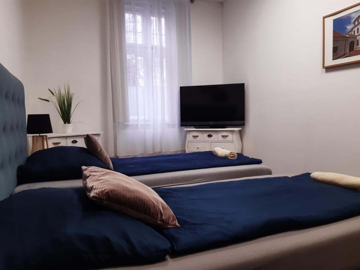 Varalja Apartman Tata Exteriér fotografie