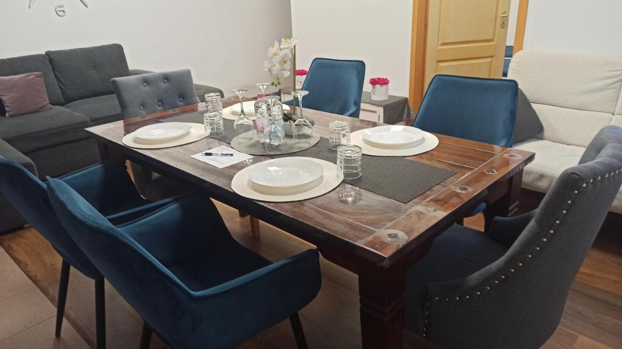 Varalja Apartman Tata Exteriér fotografie
