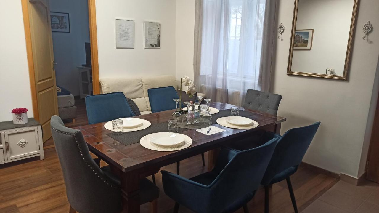 Varalja Apartman Tata Exteriér fotografie