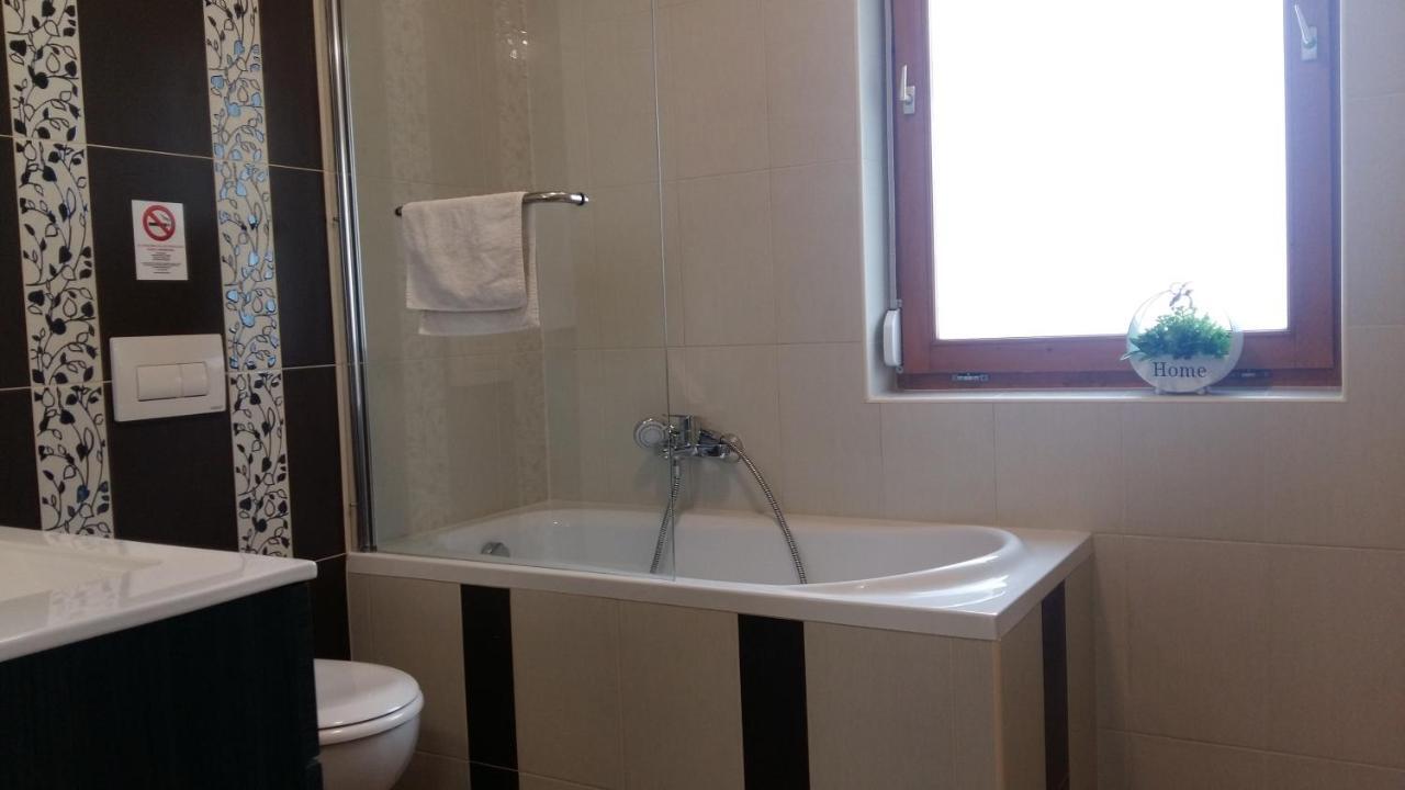 Varalja Apartman Tata Exteriér fotografie